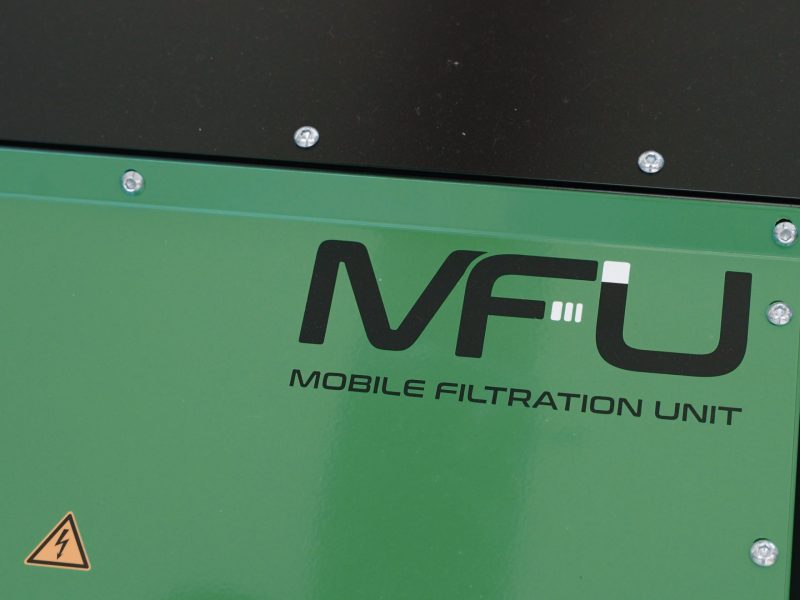 Depuratore carrellato mobile SecureAir modello MFU-HW in uso durante la saldatura